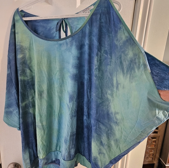2X tie-dye Venus cold-shoulder top - Picture 4 of 11